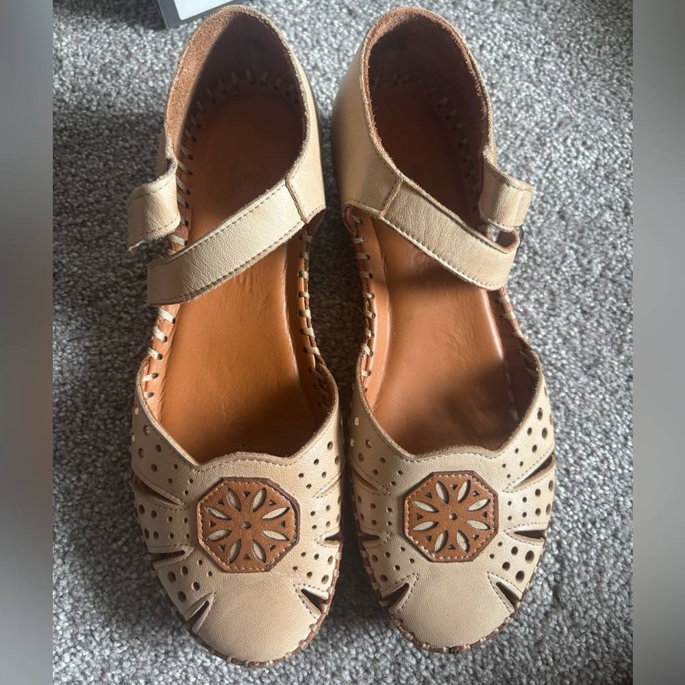 VENUS Shoes
